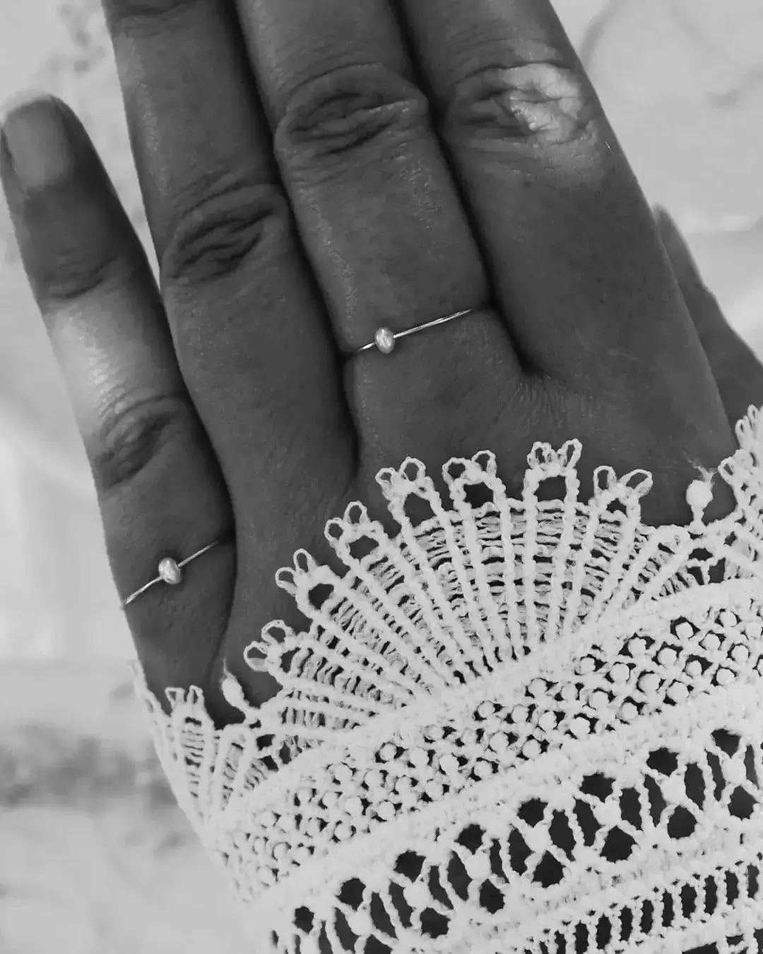 Bague fine simple anneau perle de culture fait main en france bijoux créateur tendance gold filled or laminé Créatrice instagram