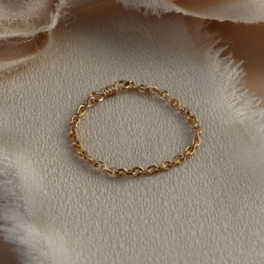 Bague fine simple anneau perle de culture fait main en france bijoux créateur tendance gold filled or laminé Créatrice instagram
