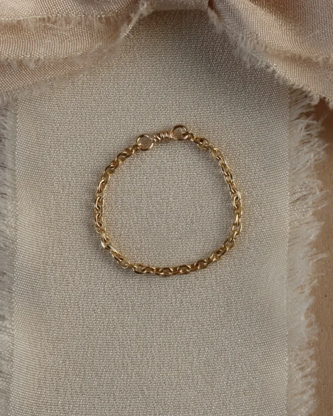 bague fine chaine simple fait main en france créatrice bijoux gold filled et argent 925