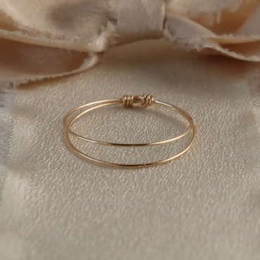 Bague fine simple anneau fait main en france bijoux créateur tendance gold filled or laminé Créatrice instagram